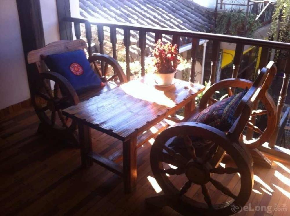 Lijiang Wangjia Courtyard Inn Exteriör bild