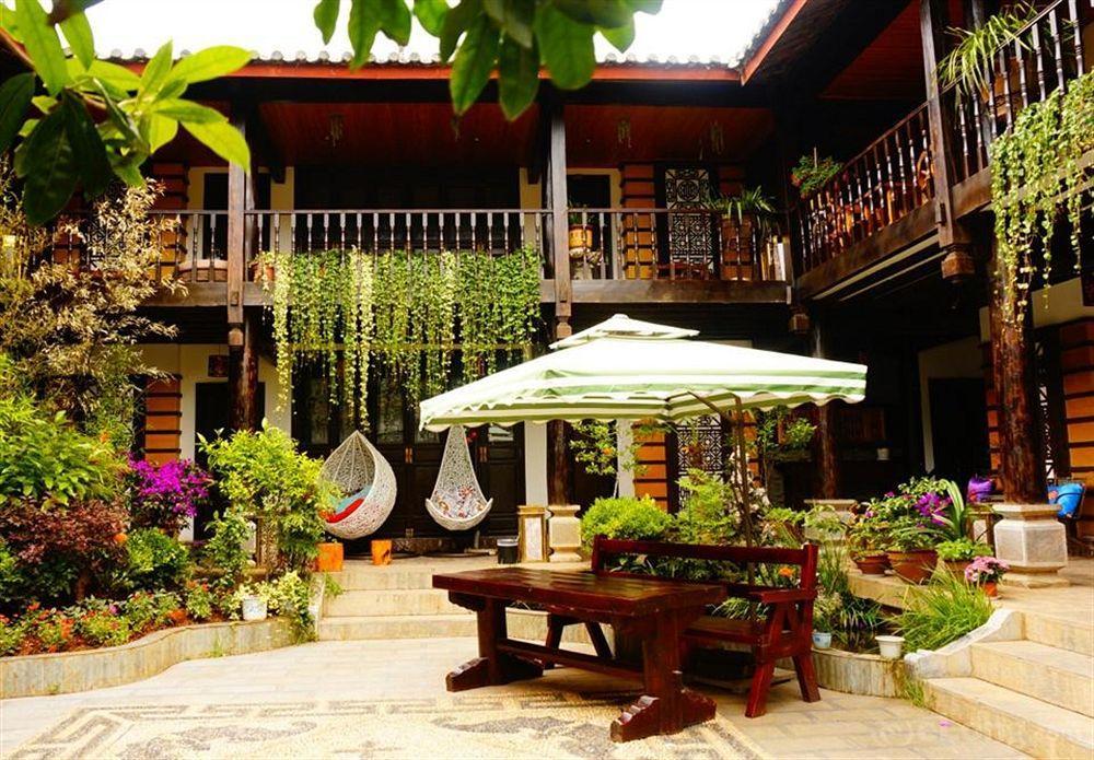 Lijiang Wangjia Courtyard Inn Exteriör bild