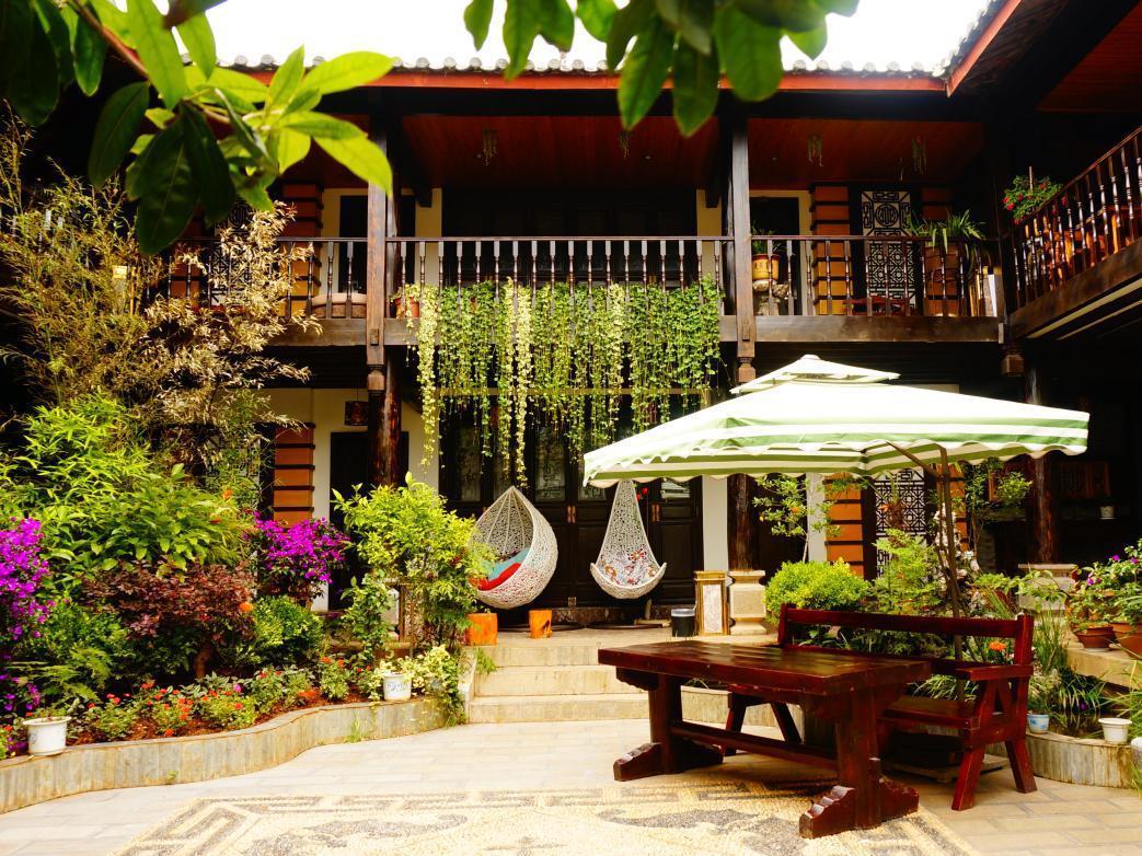 Lijiang Wangjia Courtyard Inn Exteriör bild