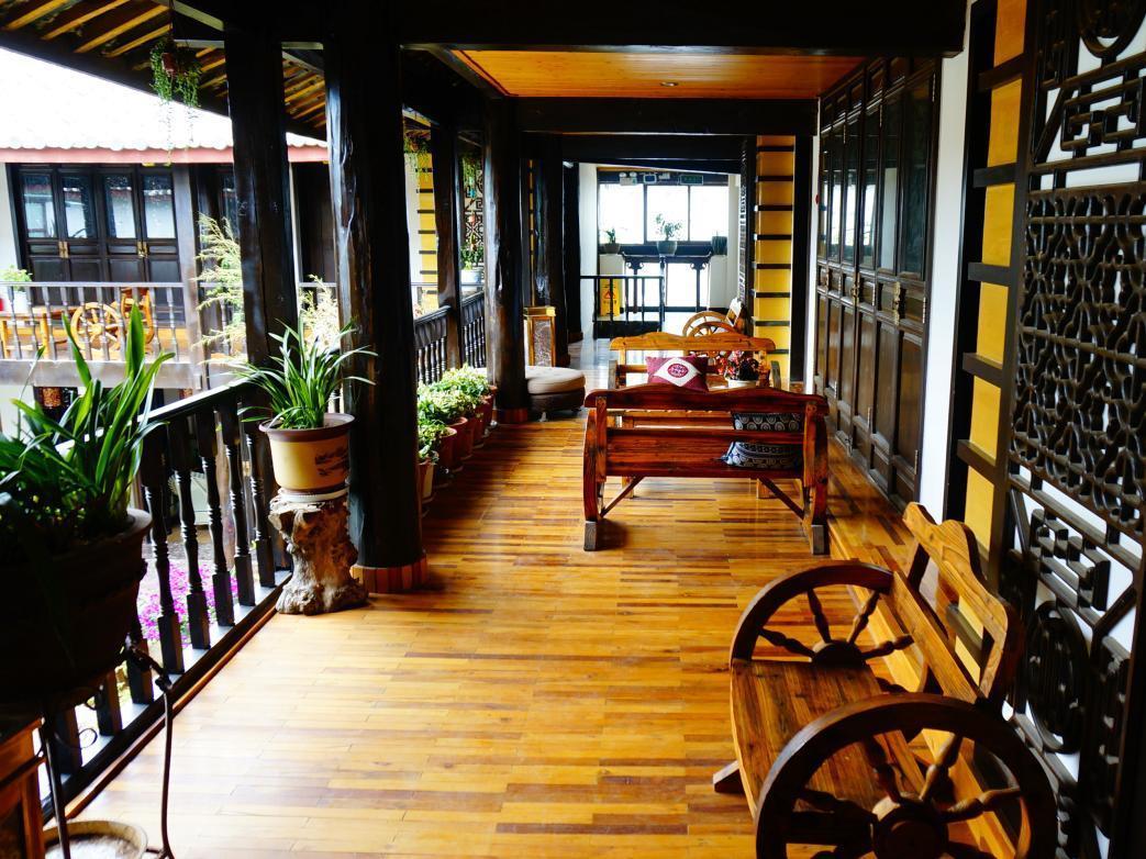 Lijiang Wangjia Courtyard Inn Exteriör bild