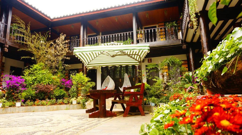 Lijiang Wangjia Courtyard Inn Exteriör bild