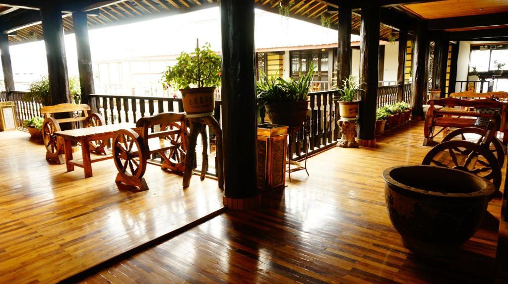Lijiang Wangjia Courtyard Inn Exteriör bild