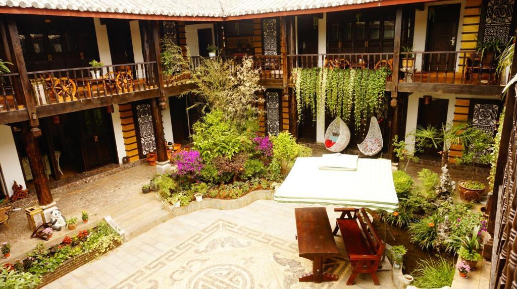 Lijiang Wangjia Courtyard Inn Exteriör bild